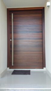 Porta madeira externa