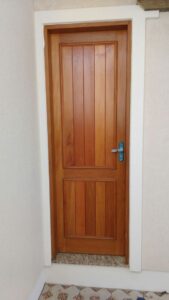 Porta madeira externa